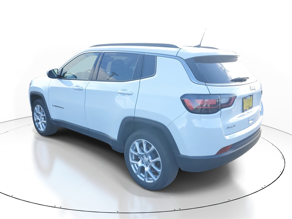 2024 Jeep Compass Latitude Lux Altitude photo 3