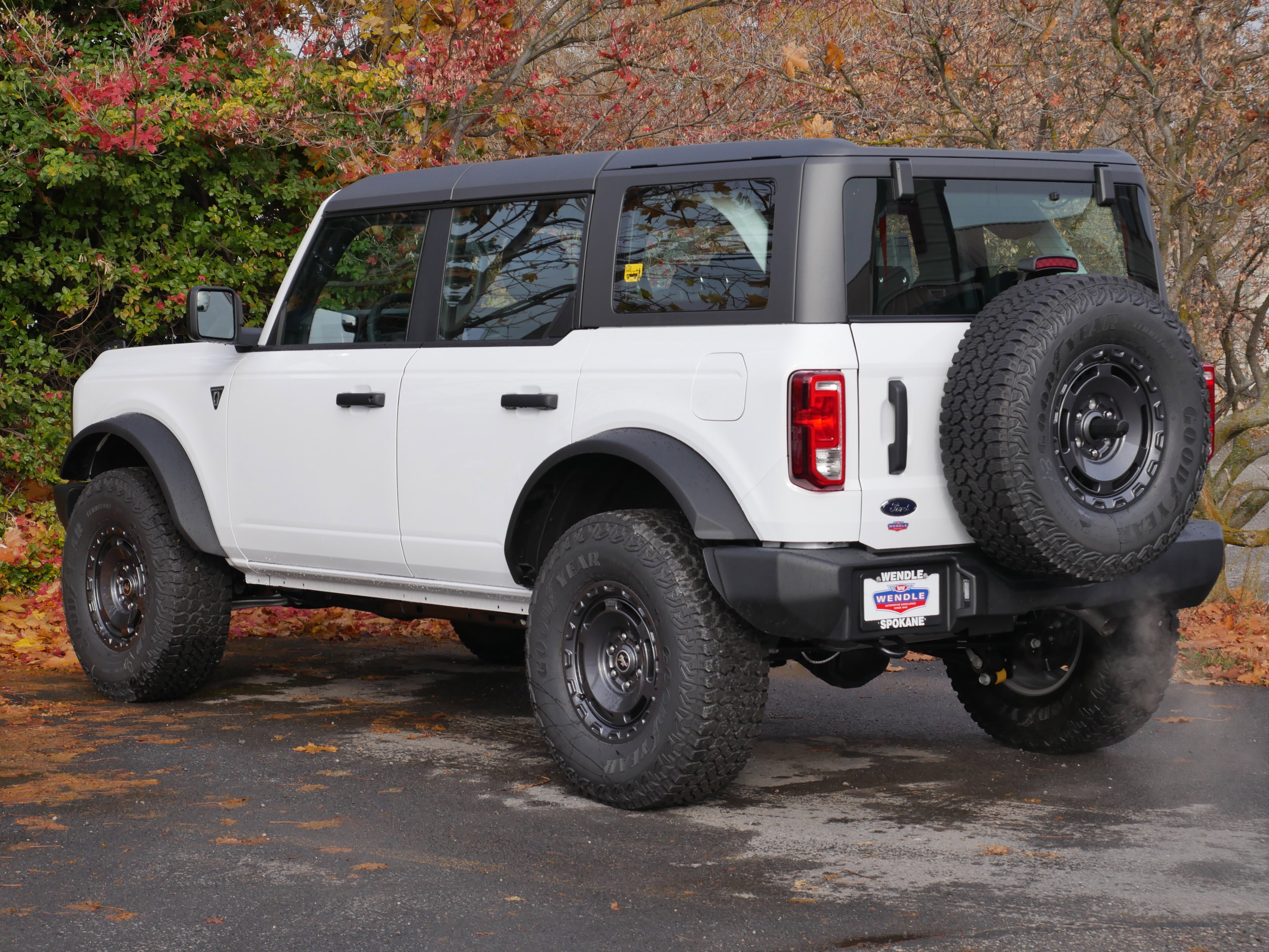 2025 Ford Bronco Base photo 2