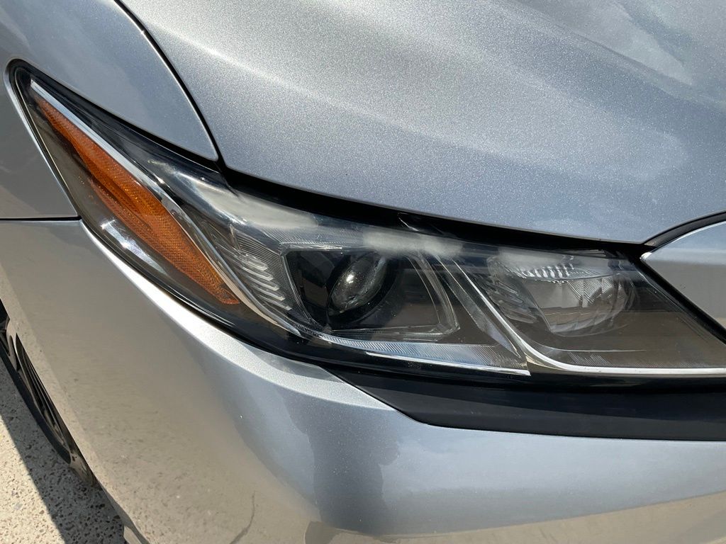 2020 Toyota Camry SE photo 7