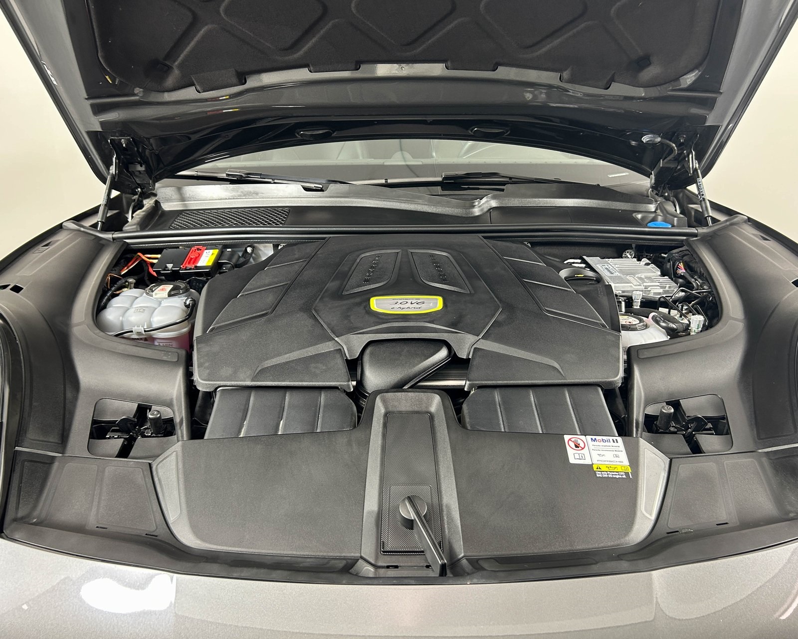 2023 Porsche Cayenne E-Hybrid Coupe photo 29