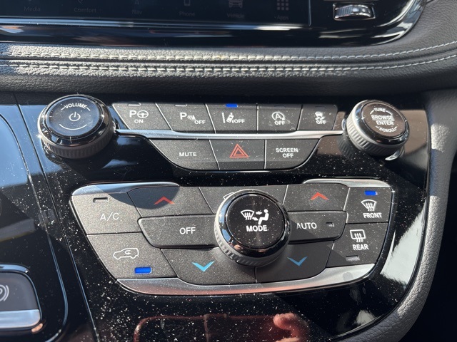 2025 Chrysler Pacifica photo 10