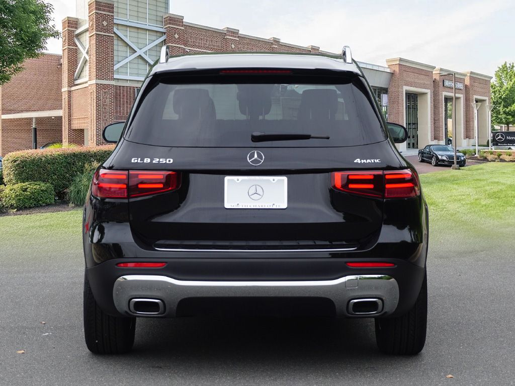2025 Mercedes Benz GLB 250 4MATIC photo 4