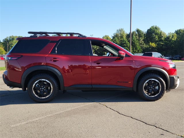 2025 Nissan Pathfinder Rock Creek photo 2