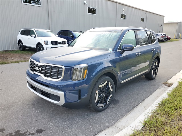 2025 Kia Telluride S photo 3
