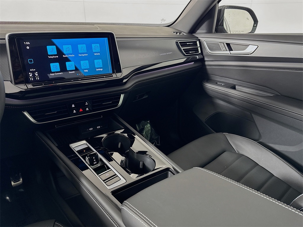 2025 Volkswagen Atlas Cross Sport SEL R-Line photo 8