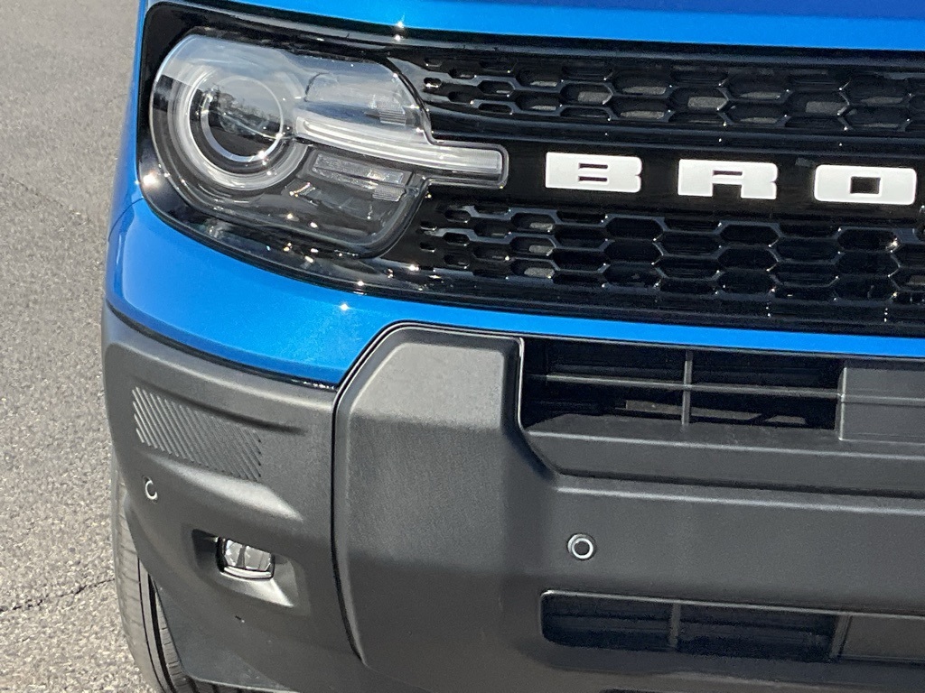 2025 Ford Bronco Sport Outer Banks photo 2