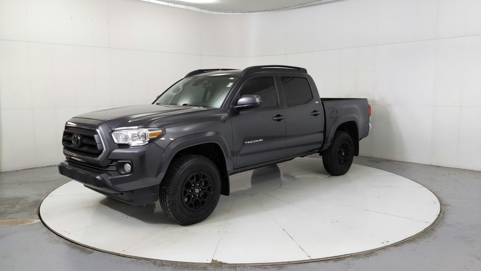 Used 2022  Toyota SR5 image 1