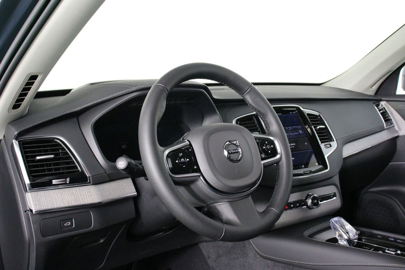 2025 Volvo XC90 photo 7