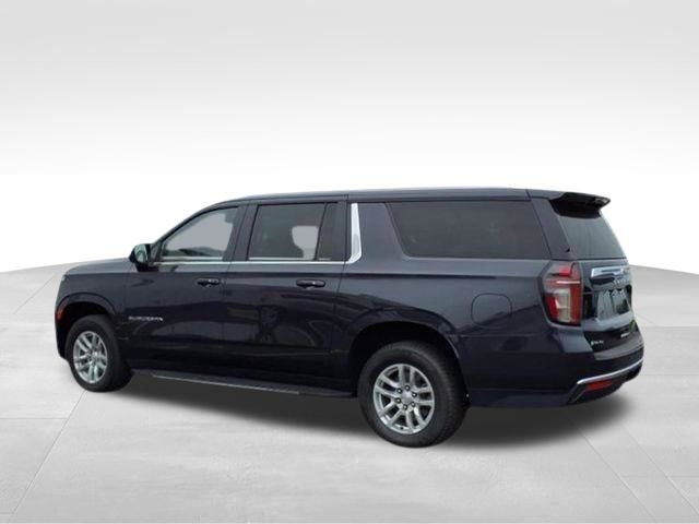2023 Chevrolet Suburban LT photo 3