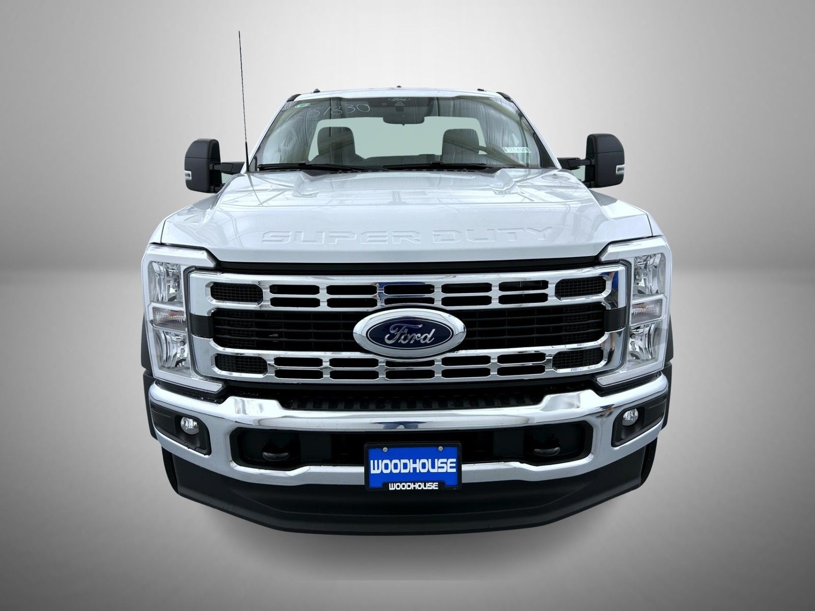 2025 Ford F-600 photo 2