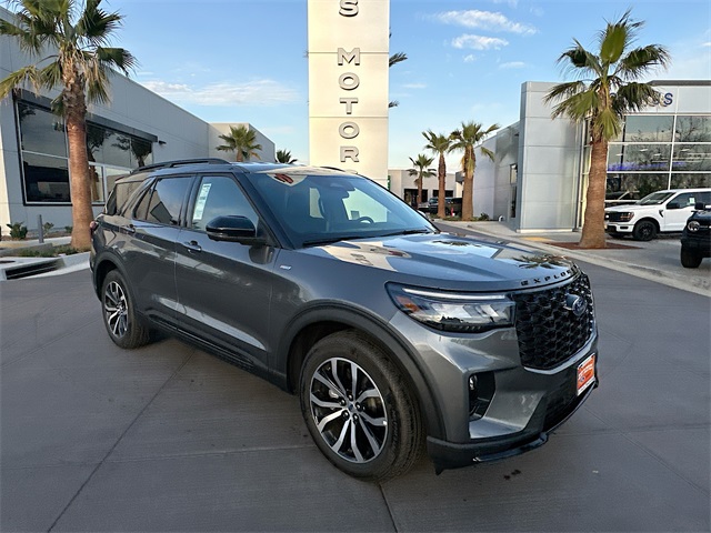 2025 Ford Explorer ST-LINE's photo