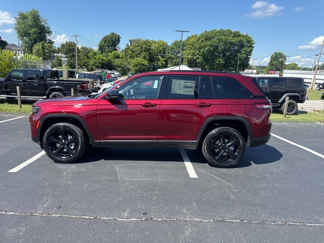 2025 Jeep Grand Cherokee Limited photo 3