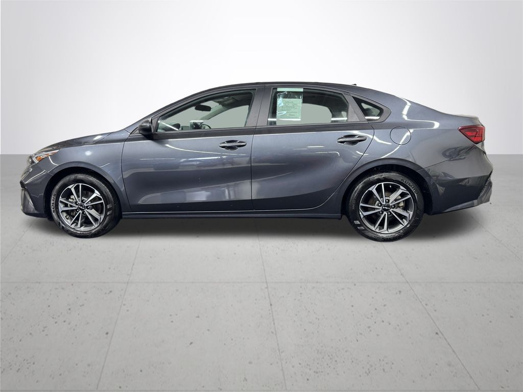 2023 Kia Forte LXS photo 2