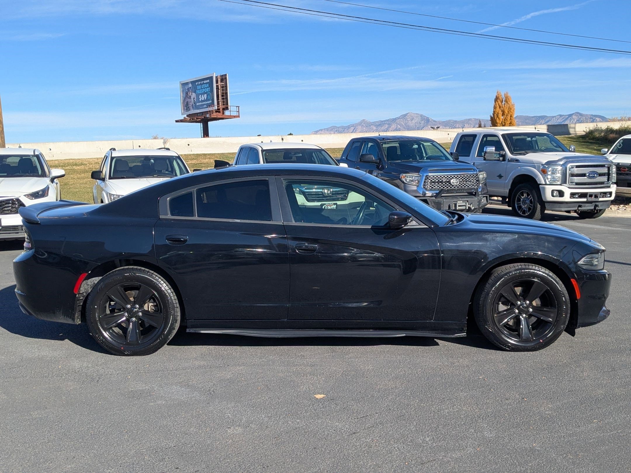 2018 Dodge Charger SXT Plus photo 2