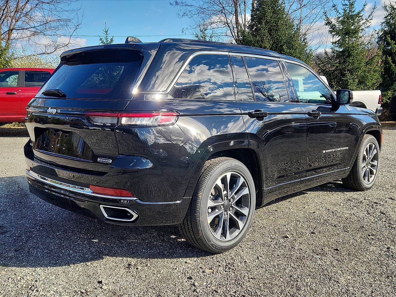 2025 Jeep Grand Cherokee Overland photo 4