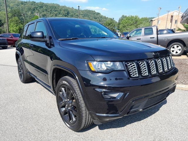 2021 Jeep Grand Cherokee Laredo X photo 2
