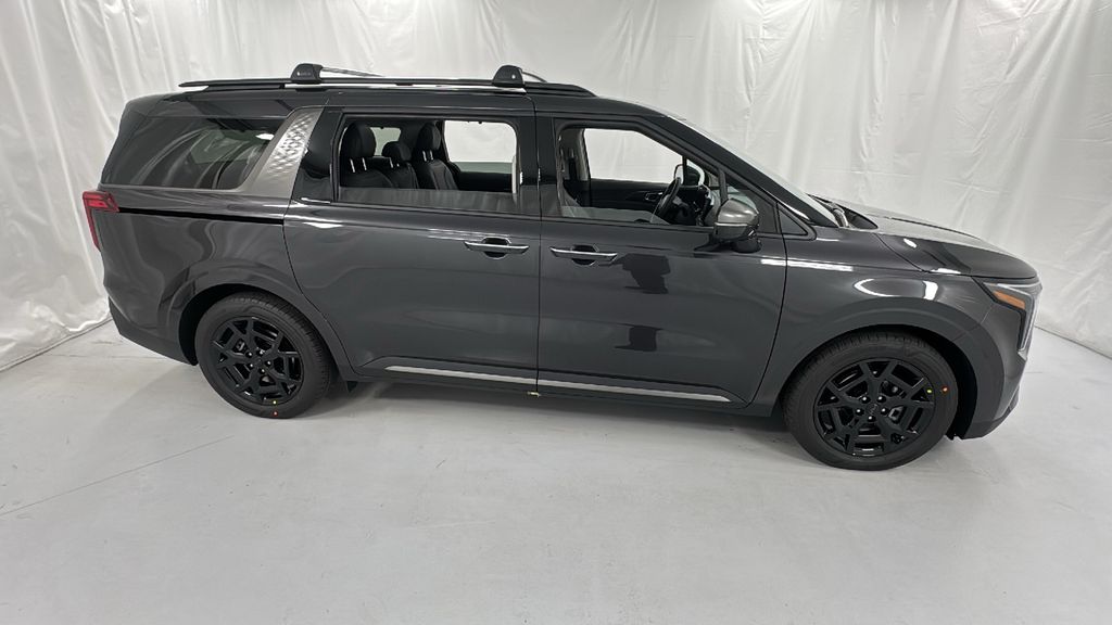 2026 Kia Carnival SX photo 2