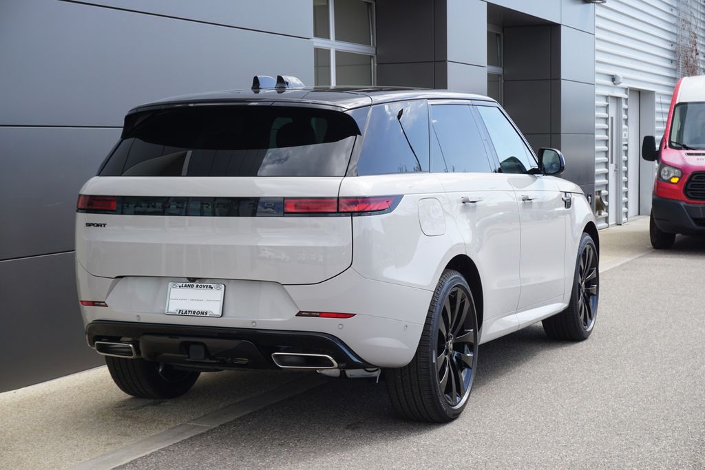 2025 Land Rover Range Rover Sport SE photo 2