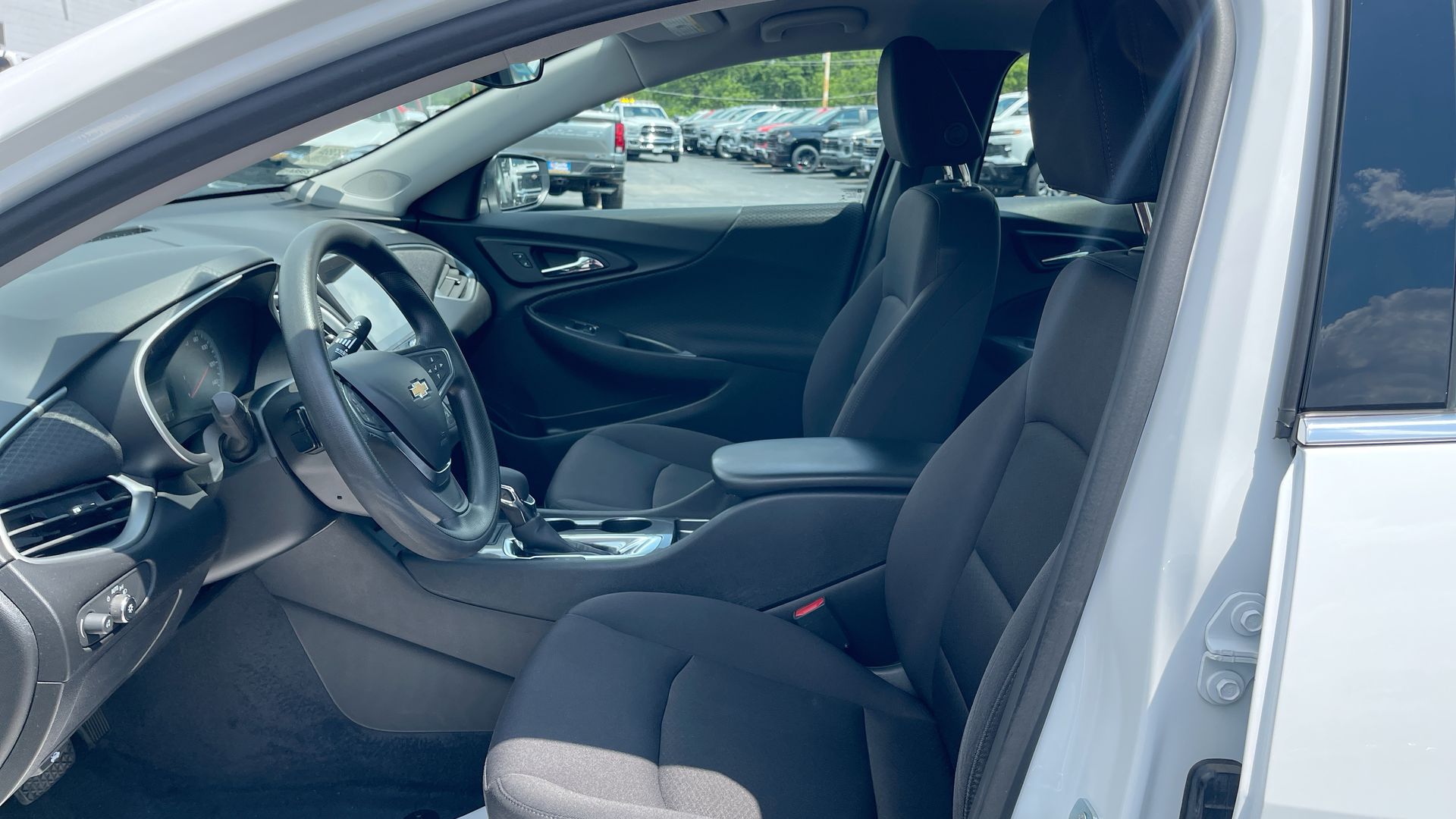 2022 Chevrolet Malibu LS photo 18