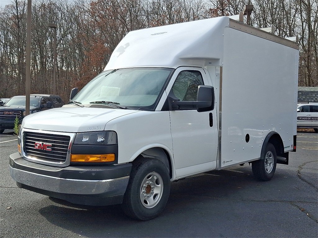 2025 Gmc Savana Cutaway 3500 photo 2