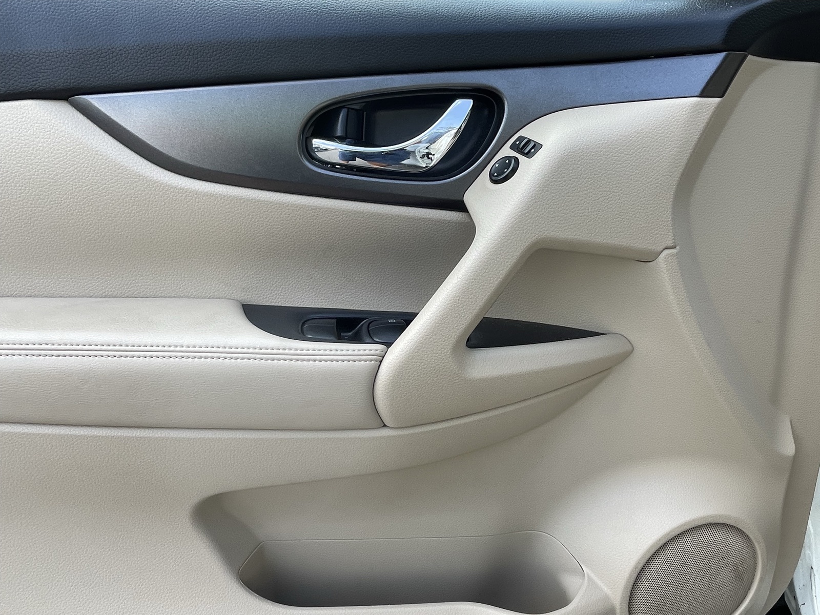 2015 Nissan Rogue S photo 20