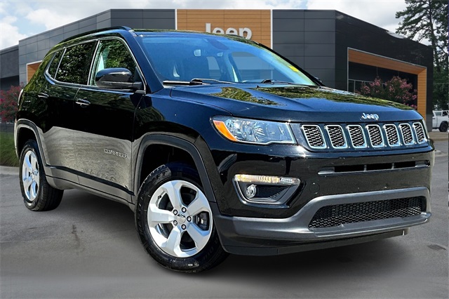 2020 Jeep Compass Latitude photo 3
