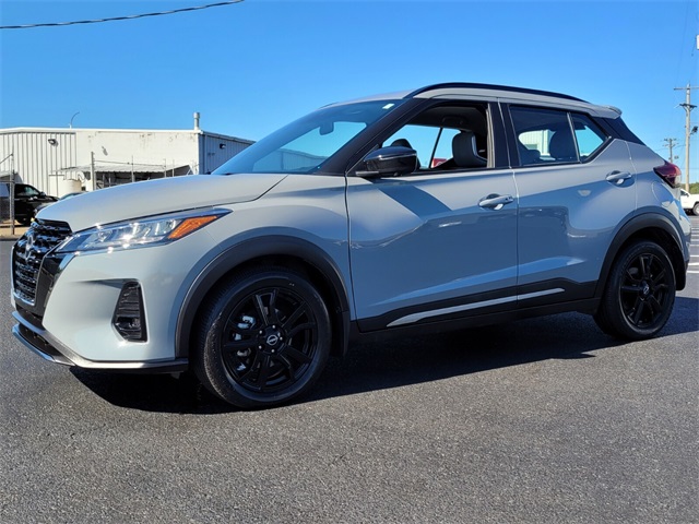2024 Nissan Kicks SR photo 7