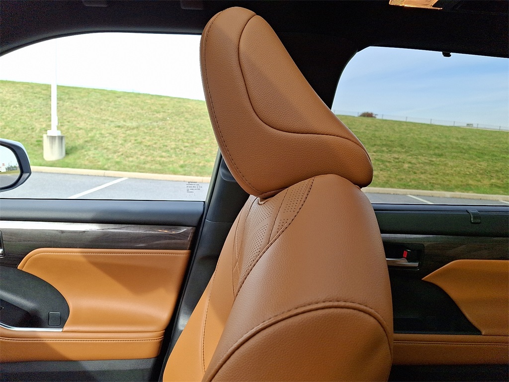 2023 Toyota Highlander Platinum photo 16