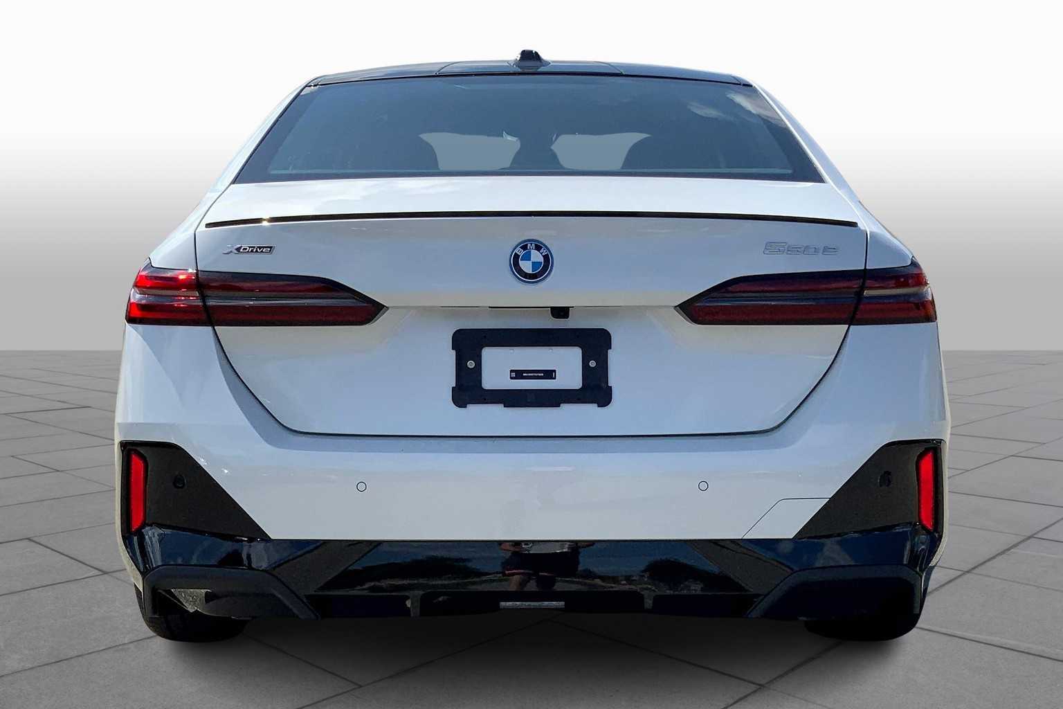 2026 Bmw 550e xDrive photo 4