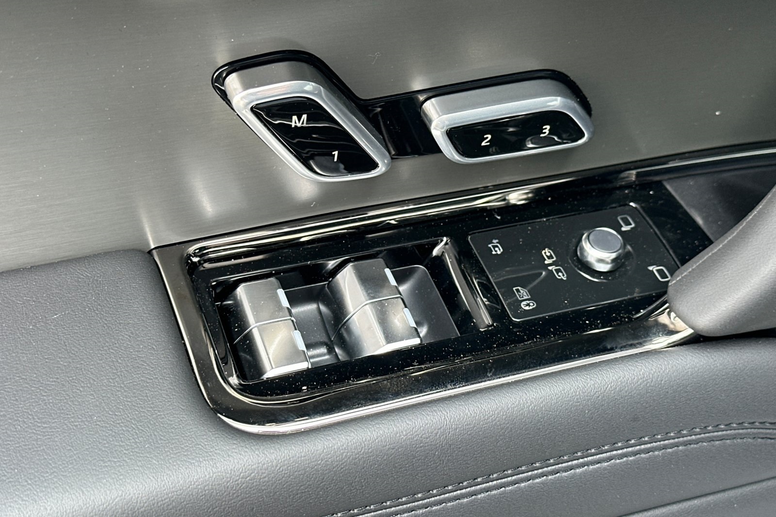 2025 Land Rover Range Rover Sport P360 S photo 10