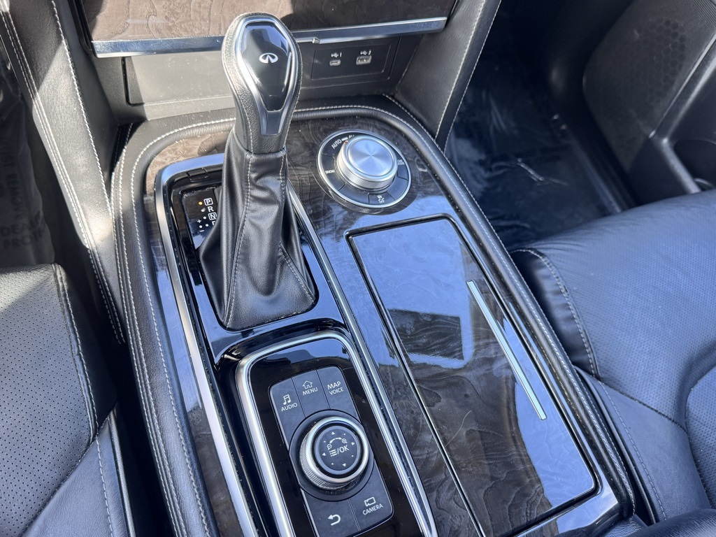 2022 Infiniti QX80 Luxe photo 10
