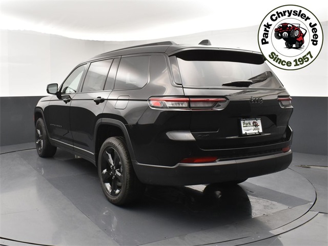 2025 Jeep Grand Cherokee Altitude photo 4