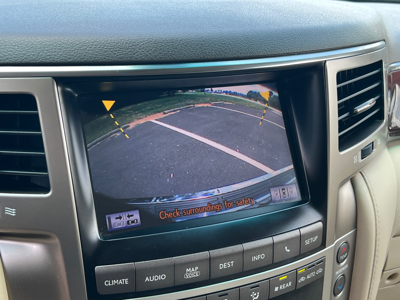 2014 Lexus LX 570 photo 30
