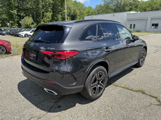 2025 Mercedes Benz GLC 300 4MATIC photo 3