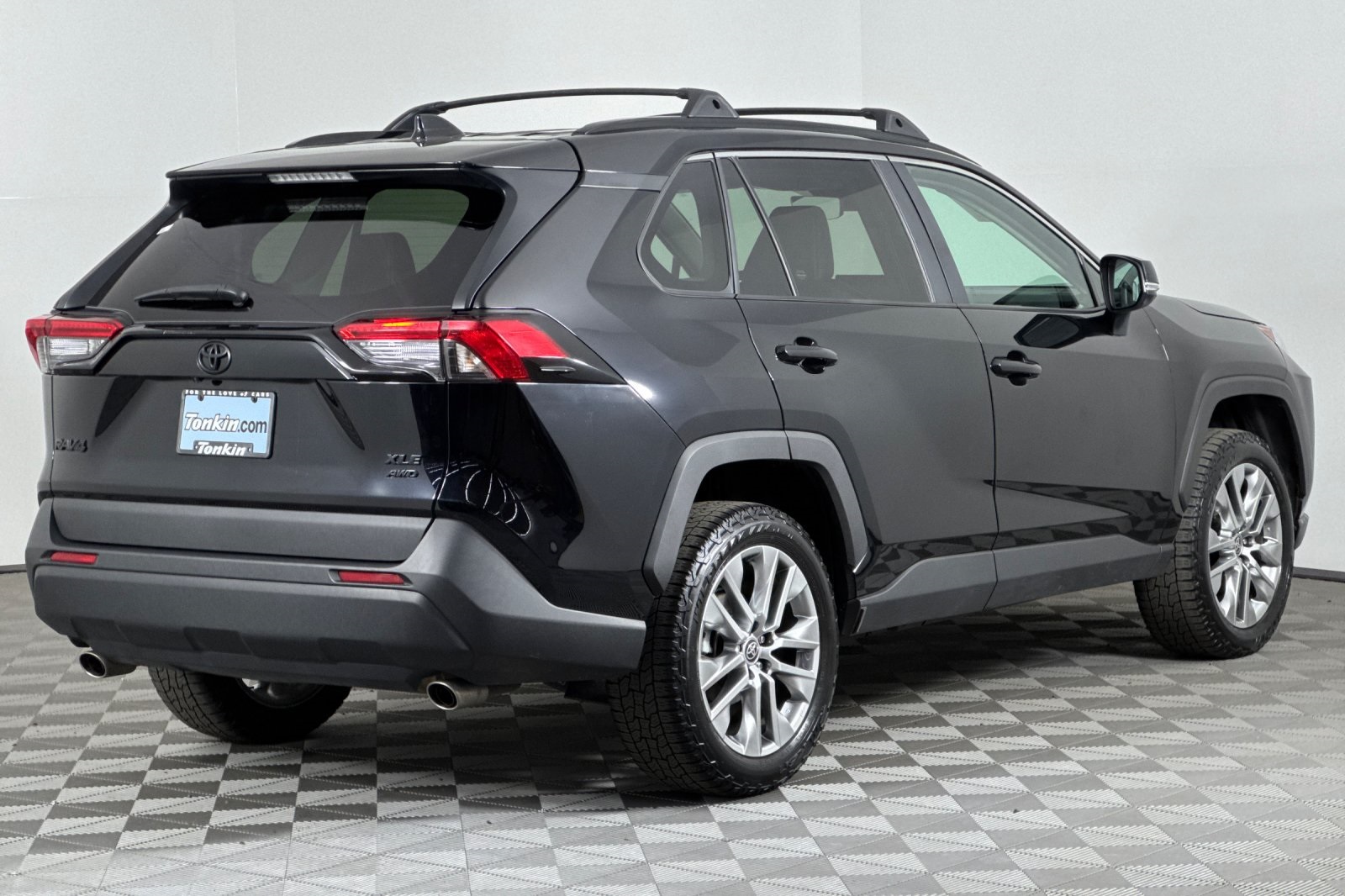 2022 Toyota RAV4 XLE Premium photo 4