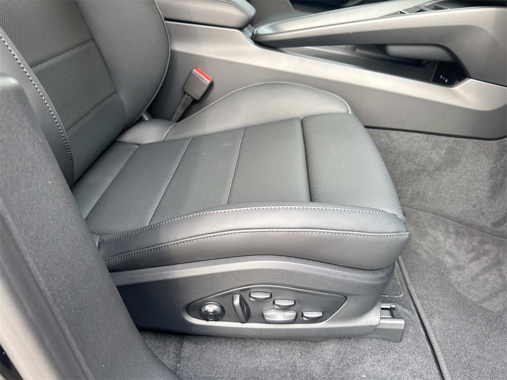 2025 Porsche Macan Electric photo 13