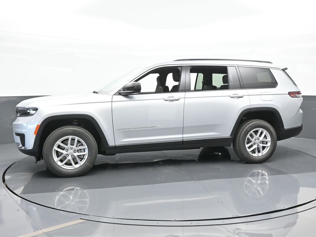 2024 Jeep Grand Cherokee Laredo photo 2