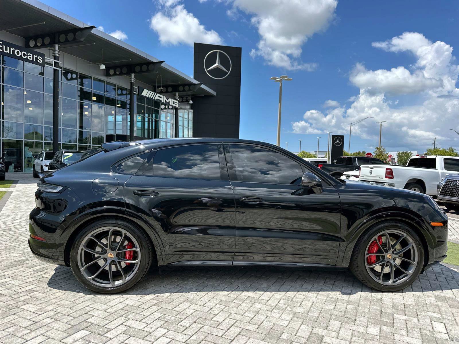 2025 Porsche Cayenne GTS Coupe photo 3