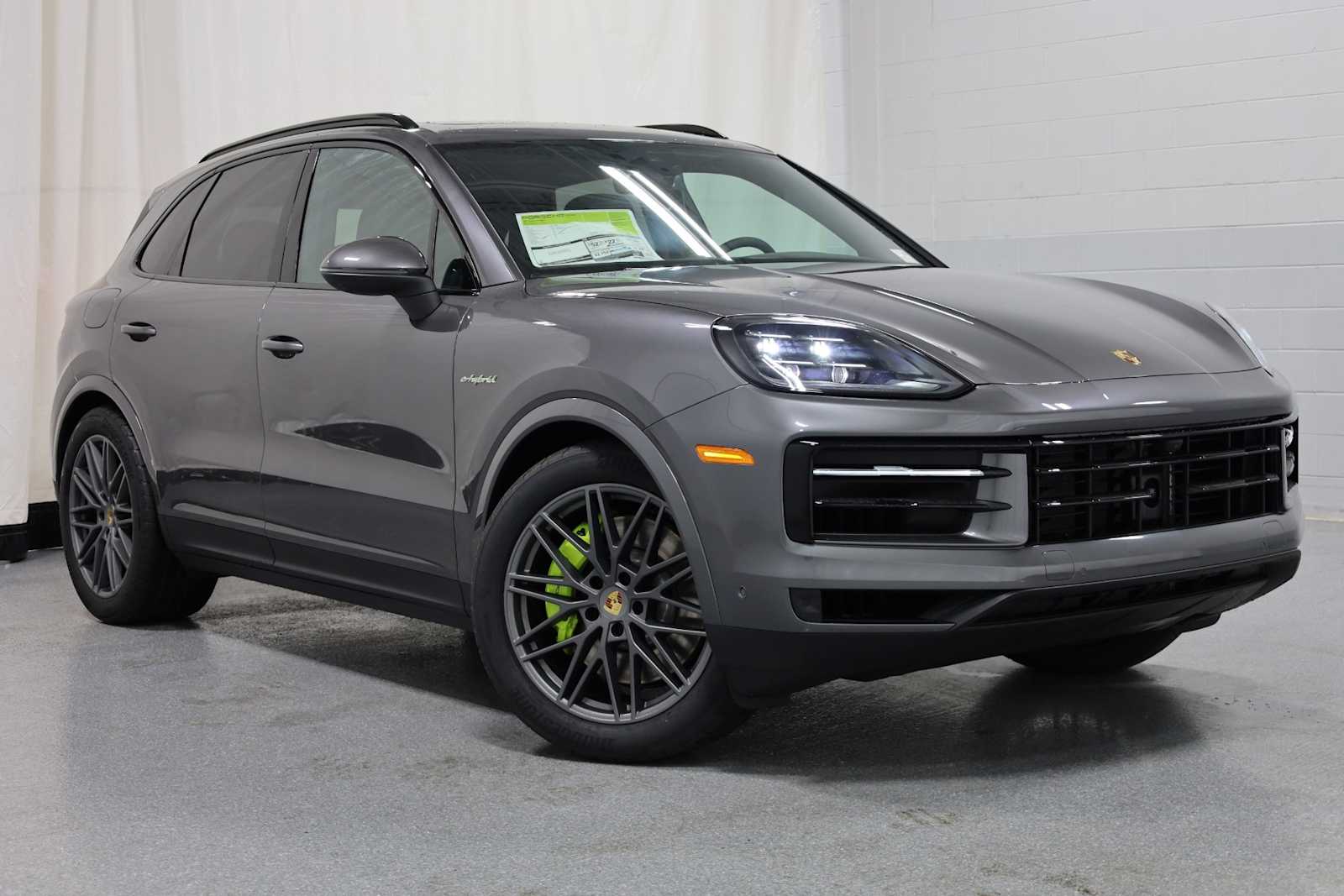 2024 Porsche Cayenne S E-Hybrid photo 7