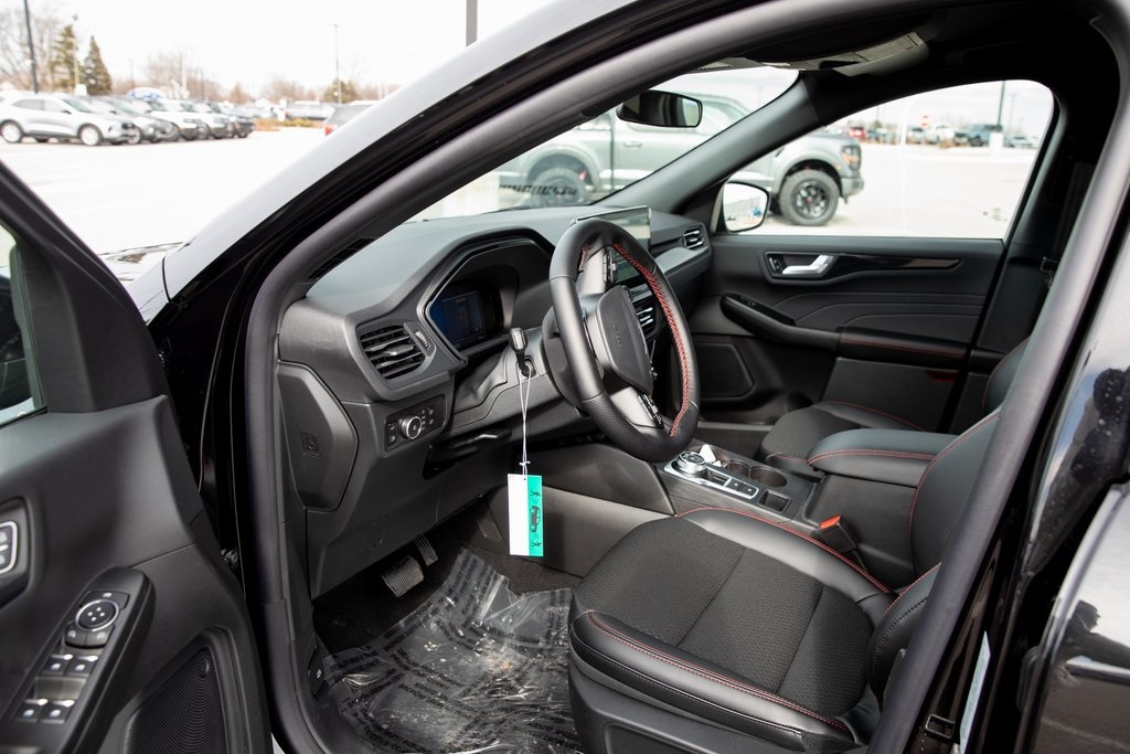 2025 Ford Escape ST-Line Select photo 14