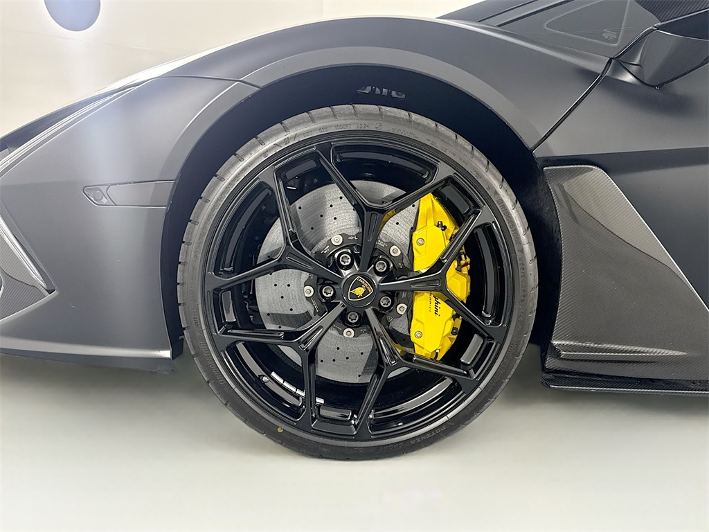 2024 Lamborghini Revuelto photo 24