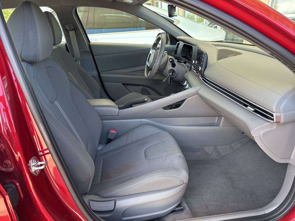 2024 Hyundai Elantra SE photo 19