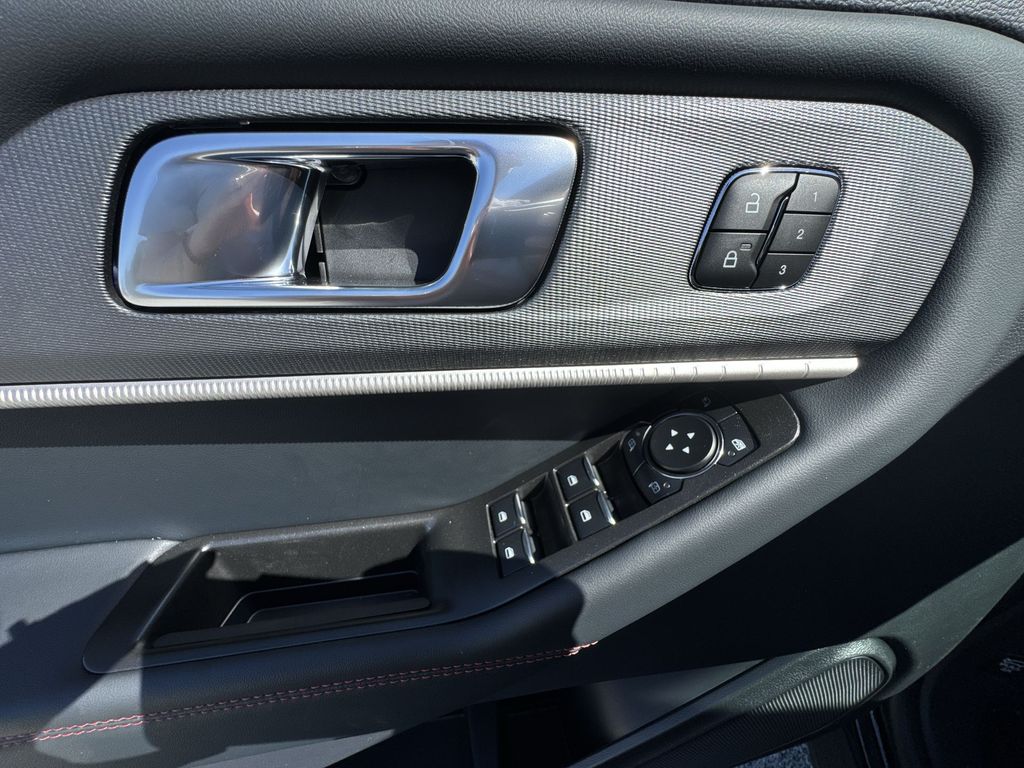 2025 Ford Explorer ST-Line photo 13
