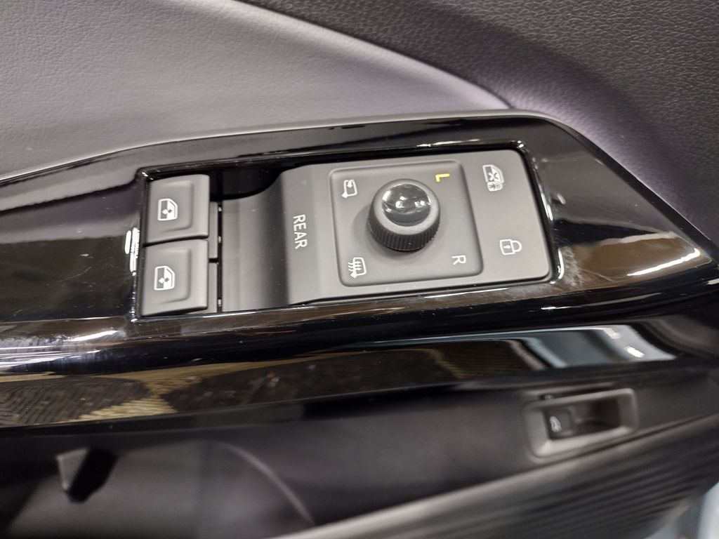 2025 Volkswagen ID.4 Pro Plus photo 18