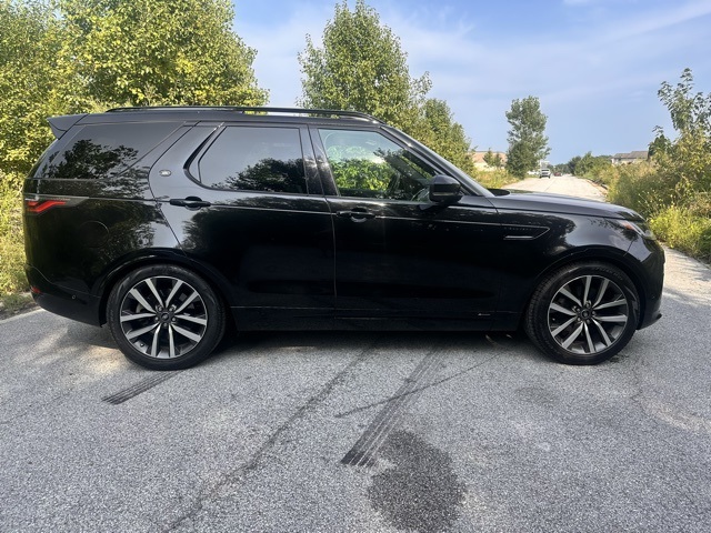 2021 Land Rover Discovery R-Dynamic S photo 2