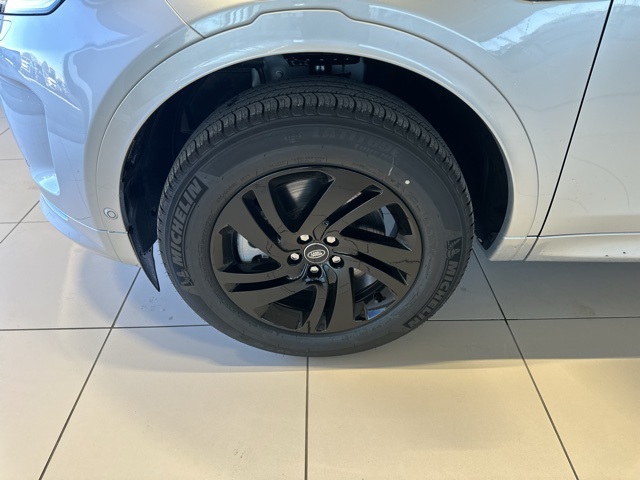 2025 Land Rover Discovery Sport S photo 2