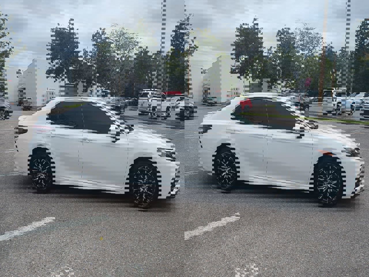 2024 Toyota Camry SE photo 4