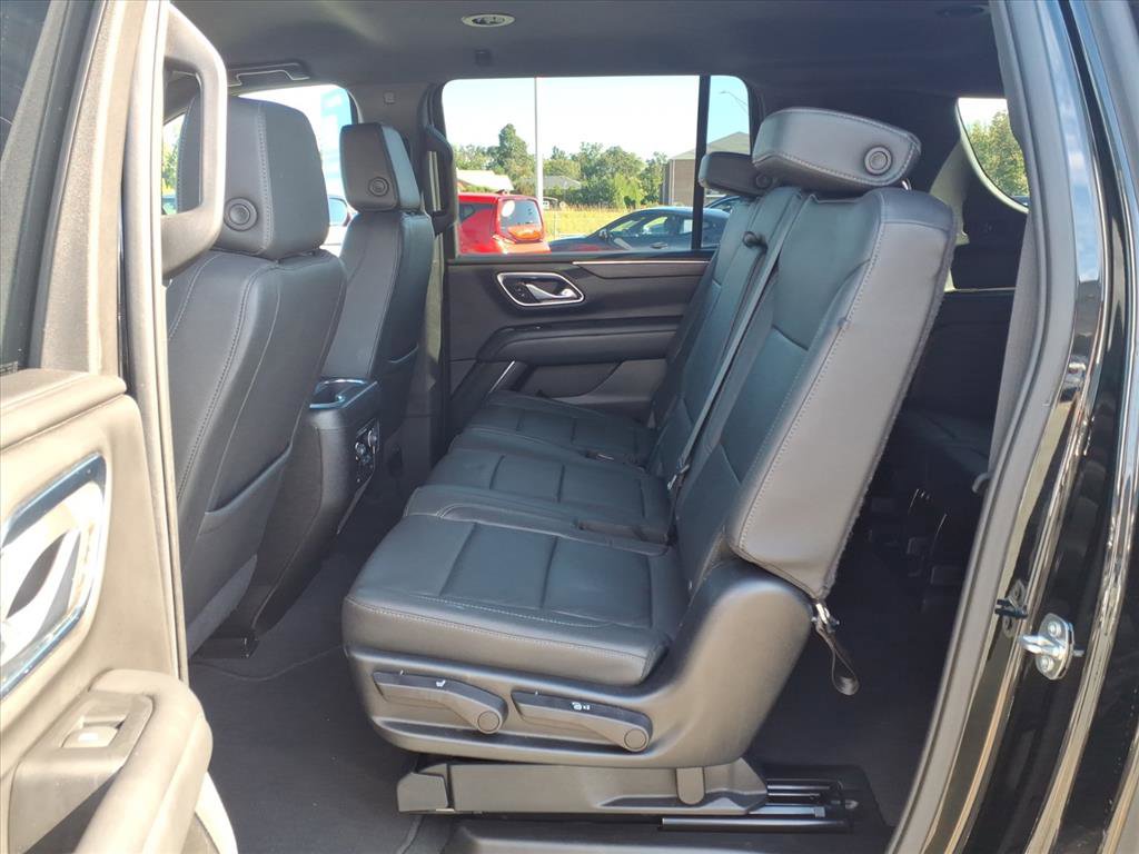2023 Chevrolet Suburban LT photo 6
