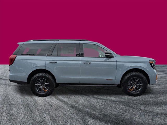 2025 Ford Expedition photo 3