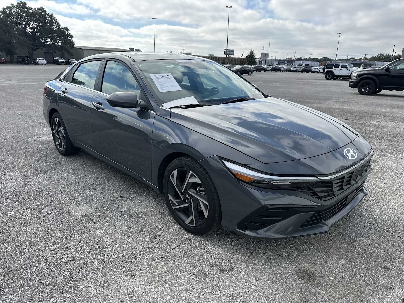 2024 Hyundai Elantra SEL's photo